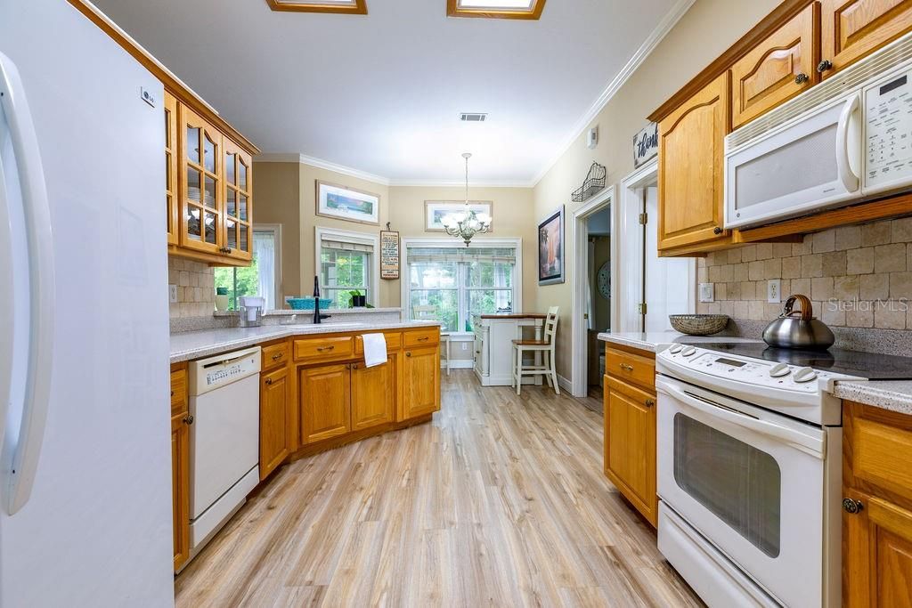 Chandelier, Dining room, Interior, Kitchen, Pendant Lights, Wood Texture Flooring