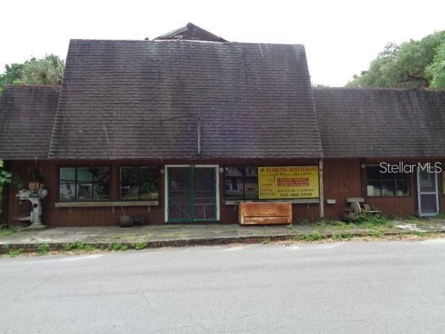 Exterior, Facade, Brick Facade, Cape Cod