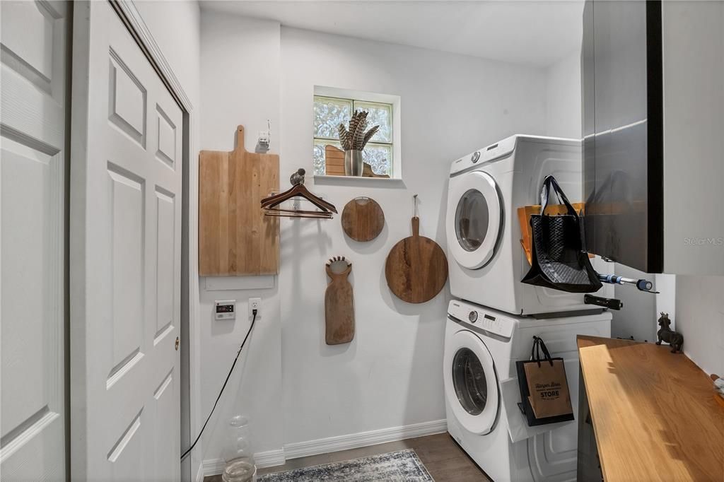 Interior, Washer, Wood Texture Flooring