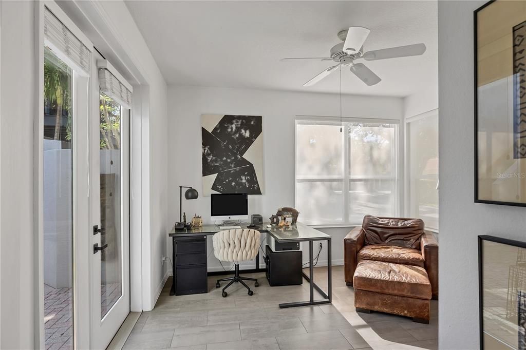 Home Office, Interior