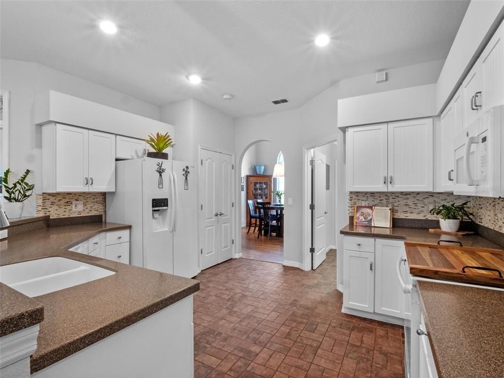 Dining room, Interior, Kitchen, Recessed Lighting