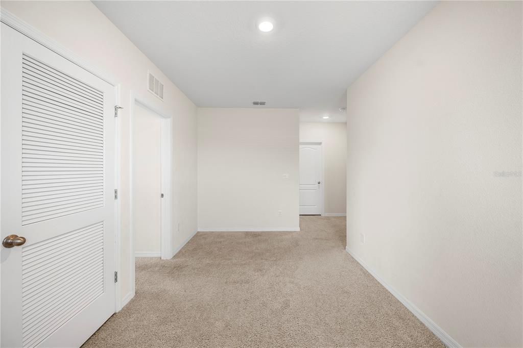 Empty room, Interior, Recessed Lighting
