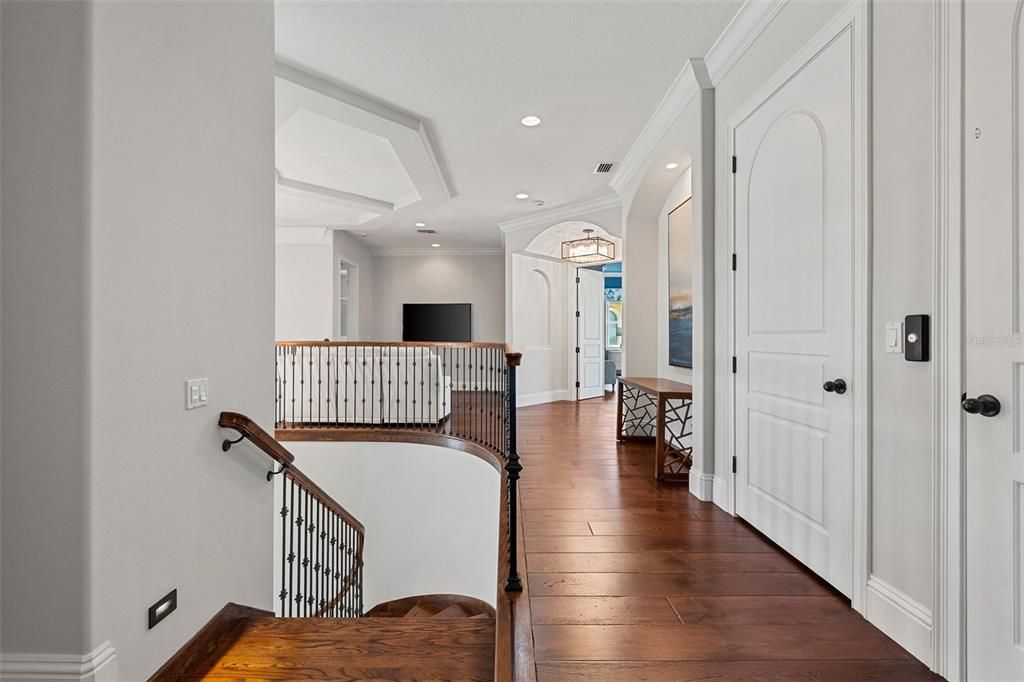Interior, Recessed Lighting, Wood Texture Flooring