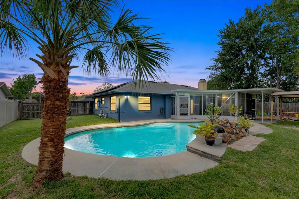 Exterior, Pool