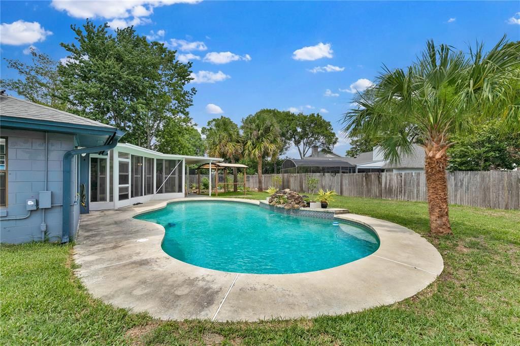Exterior, Pool