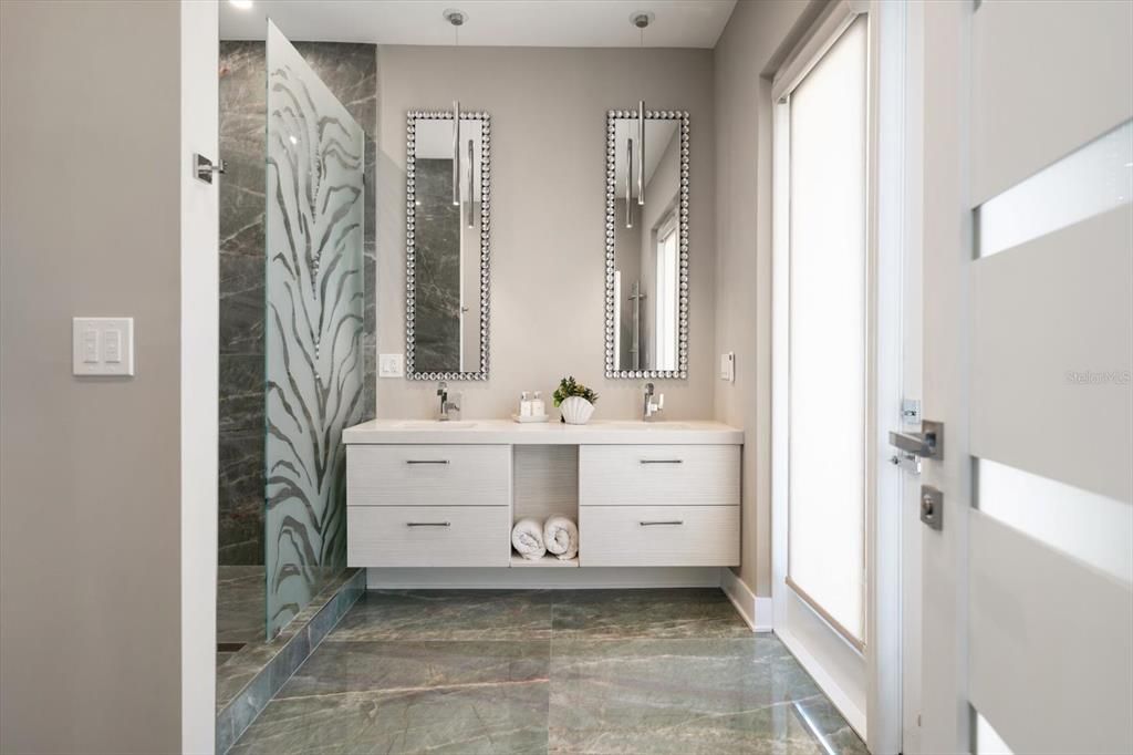 Bathroom, Dual Sink Vanities, Interior, Recessed Lighting