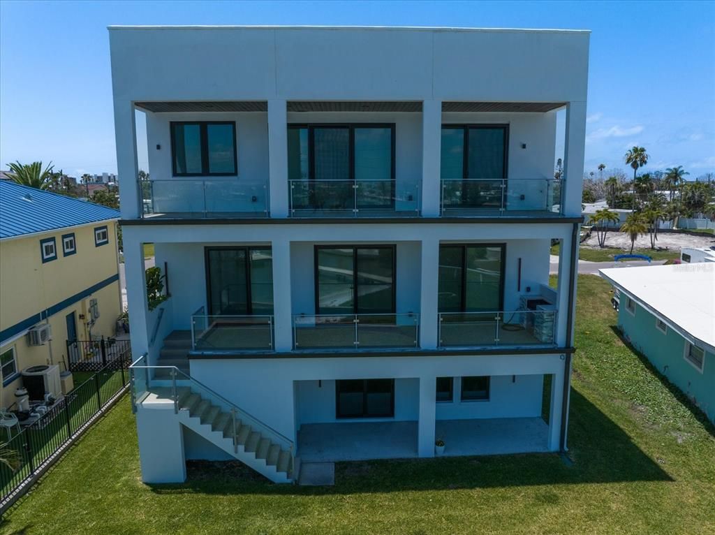 Exterior, Facade, Modern