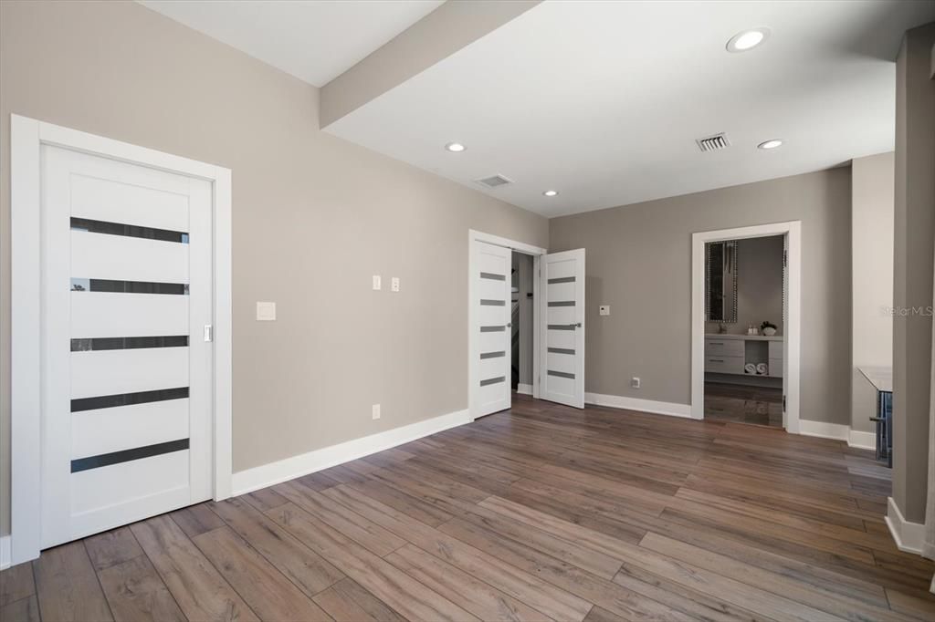 Empty room, Interior, Recessed Lighting, Wood Texture Flooring