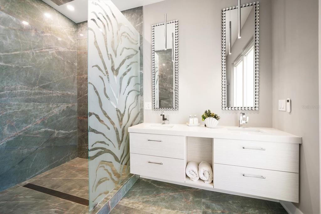 Bathroom, Dual Sink Vanities, Interior, Recessed Lighting
