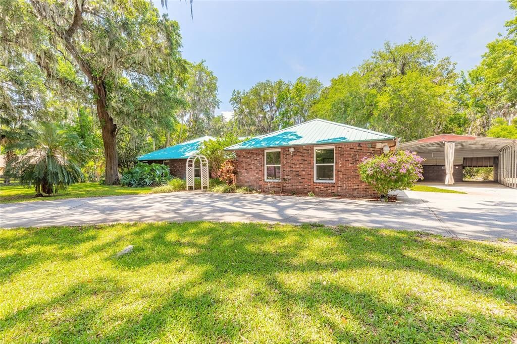 Backyard, Exterior, Facade, Brick Facade, Ranch