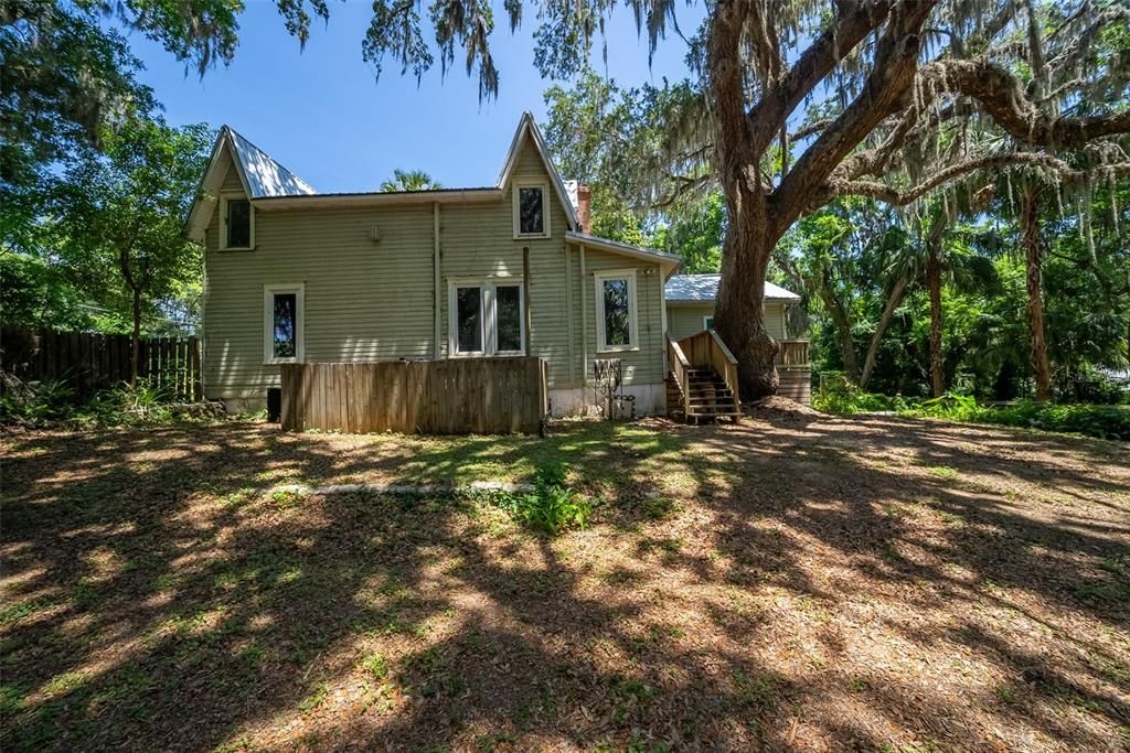 Backyard, Exterior