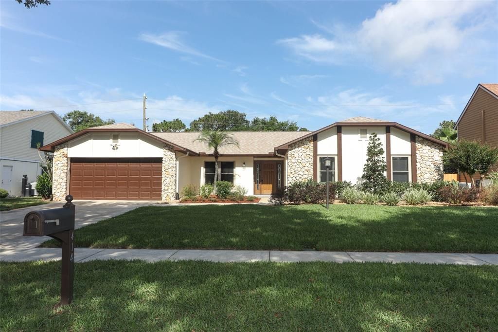 Attached, Exterior, Facade, Ranch