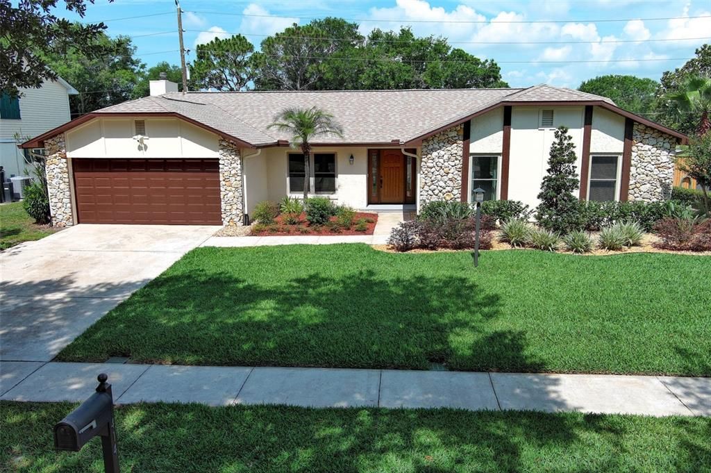 Attached, Exterior, Facade, Ranch