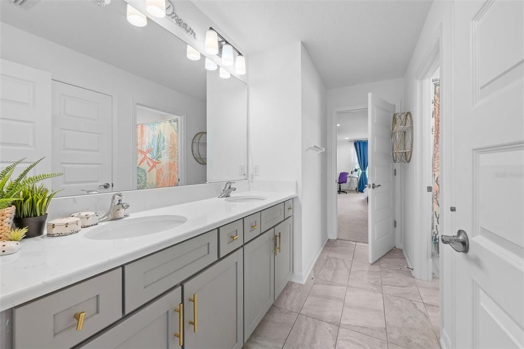 Bathroom, Dual Sink Vanities, Interior