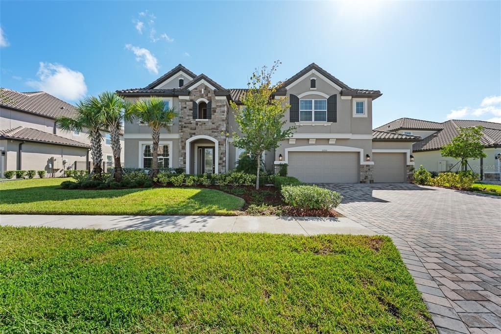 Attached, Exterior, Facade, Mediterranean