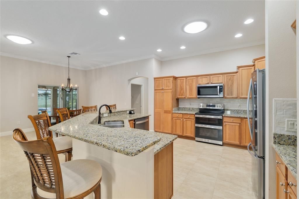 Chandelier, Dining room, Interior, Kitchen, Recessed Lighting, Stainless Steel Appliances
