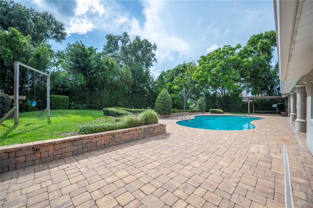 Exterior, Playground, Pool