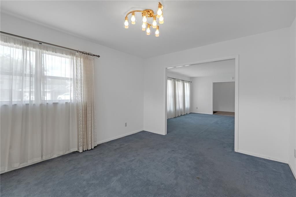 Empty room, Interior