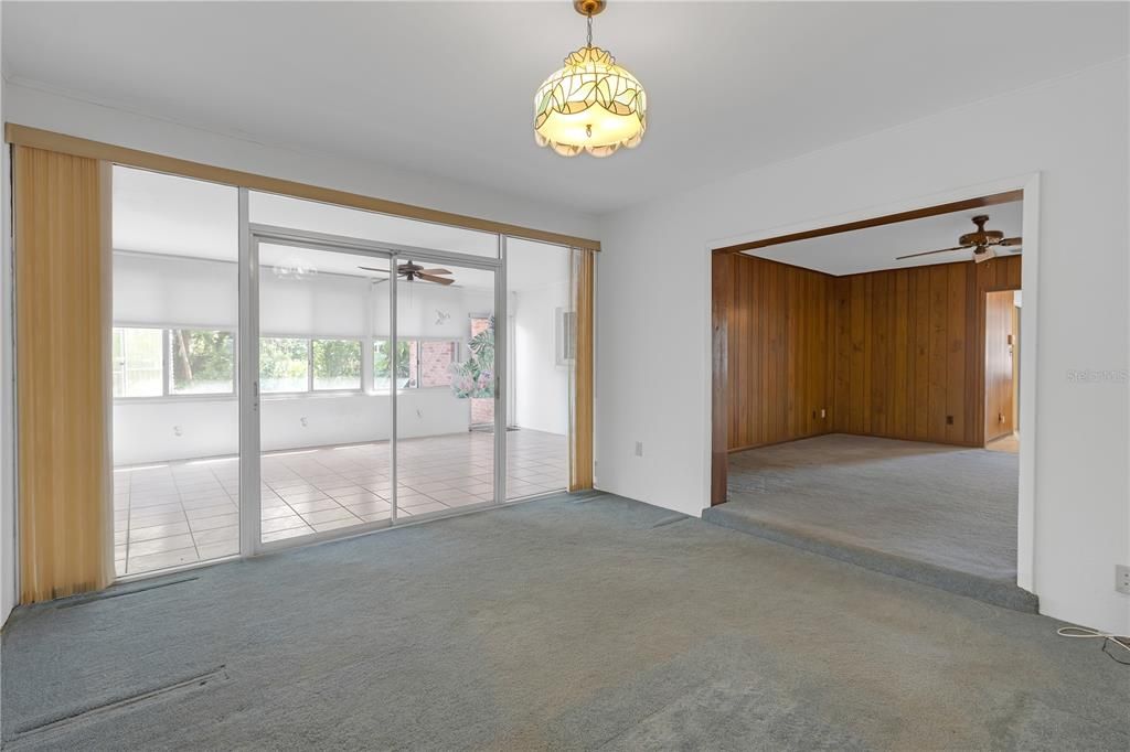 Empty room, Interior