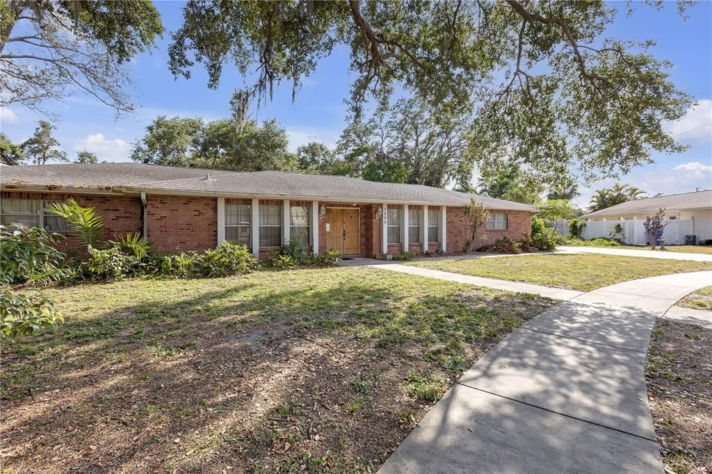 Exterior, Facade, Brick Facade, Ranch
