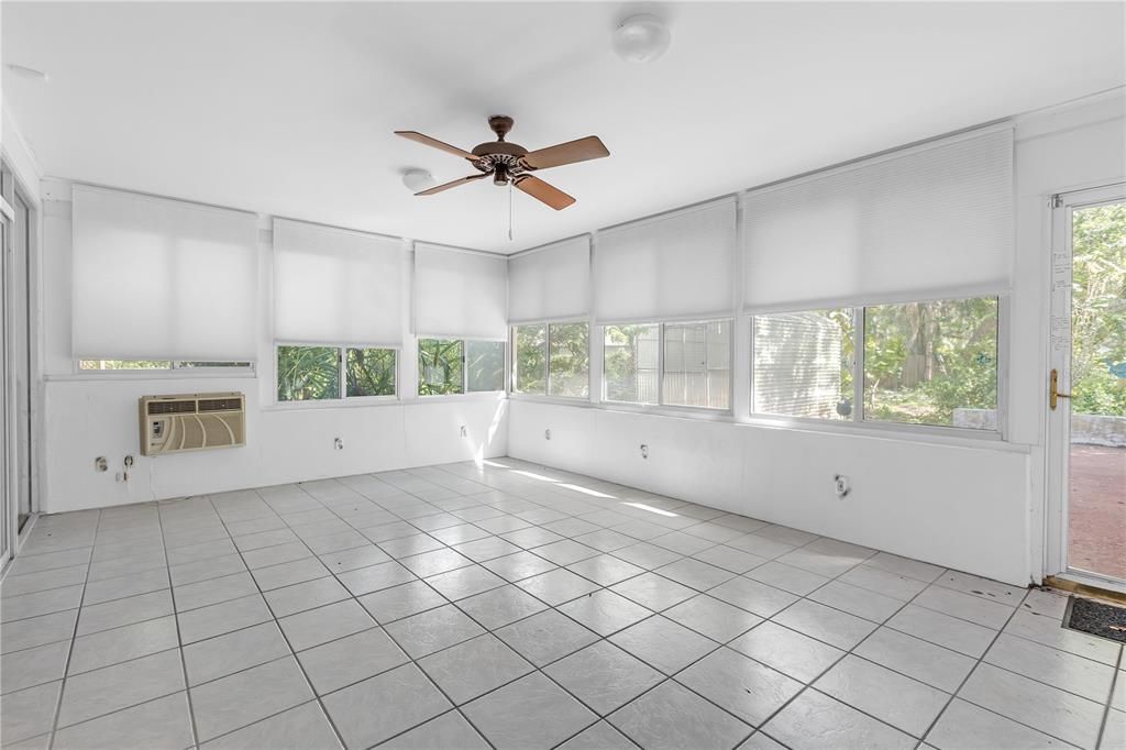 Empty room, Interior, Sun Room