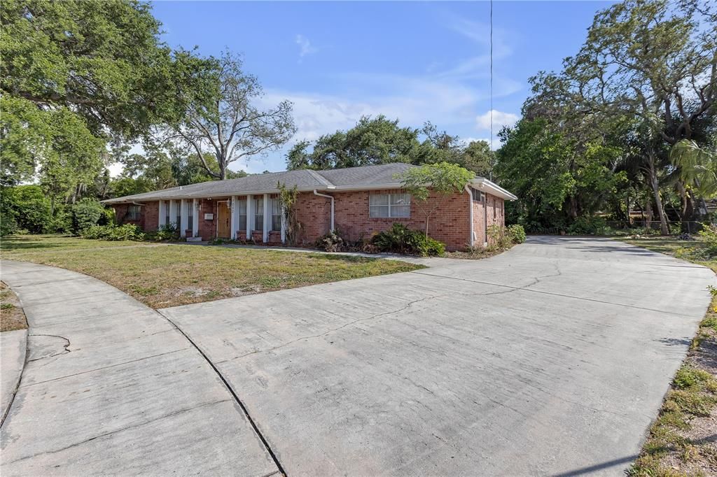 Exterior, Facade, Brick Facade, Ranch