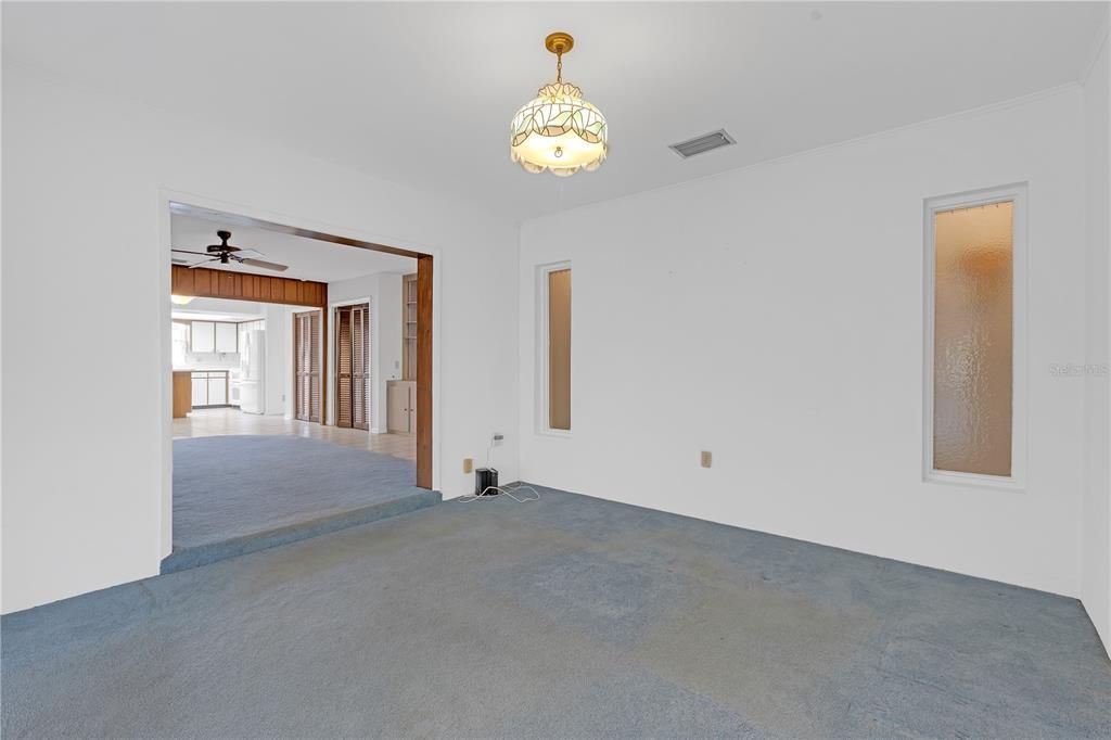 Empty room, Interior