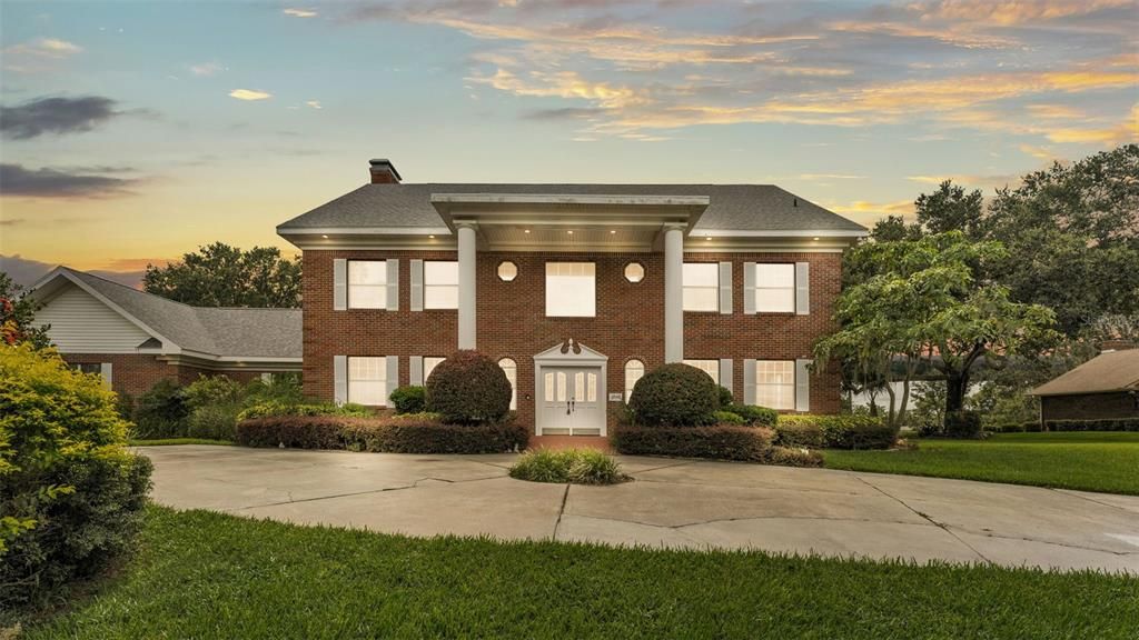 Exterior, Facade, Brick Facade, Georgian