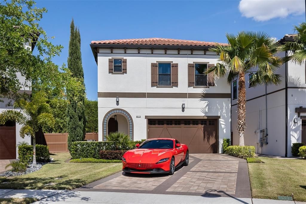 Attached, Exterior, Facade, Mediterranean