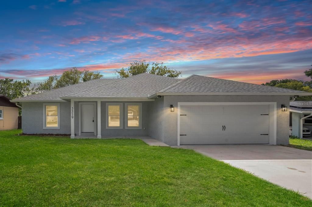 Attached, Exterior, Facade, Ranch