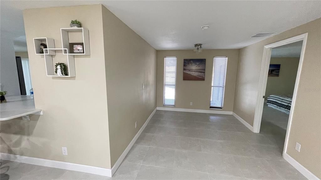 Empty room, Interior