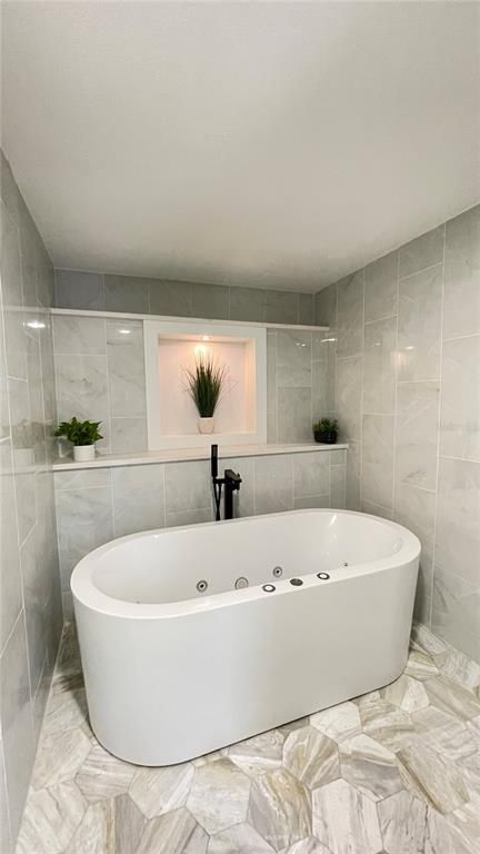 Bathroom, Free Standing Baths, Interior, Marble, Marble Walls