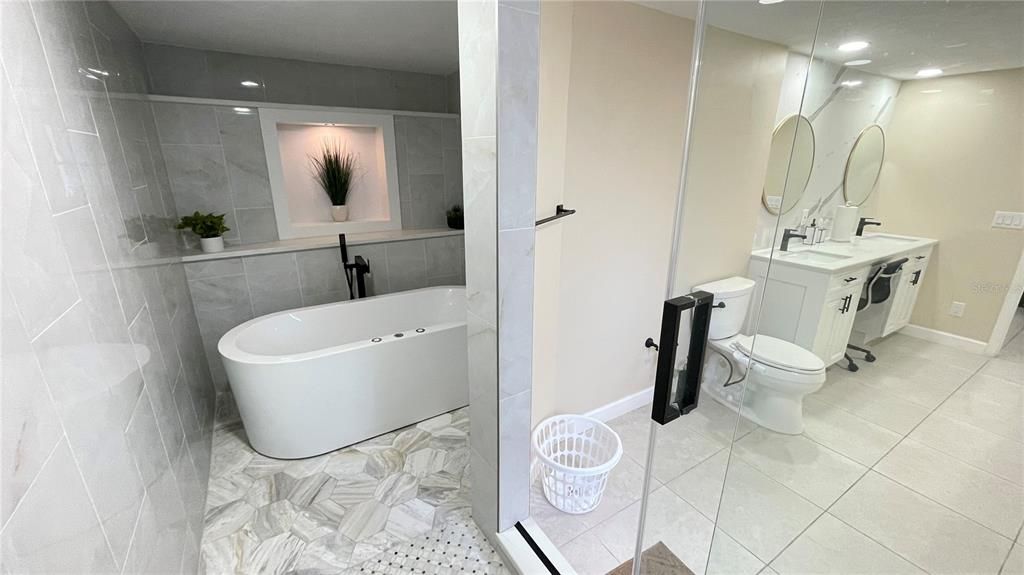 Bathroom, Free Standing Baths, Interior, Marble, Recessed Lighting