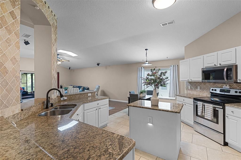 Dining room, Interior, Kitchen, Pendant Lights, Stainless Steel Appliances