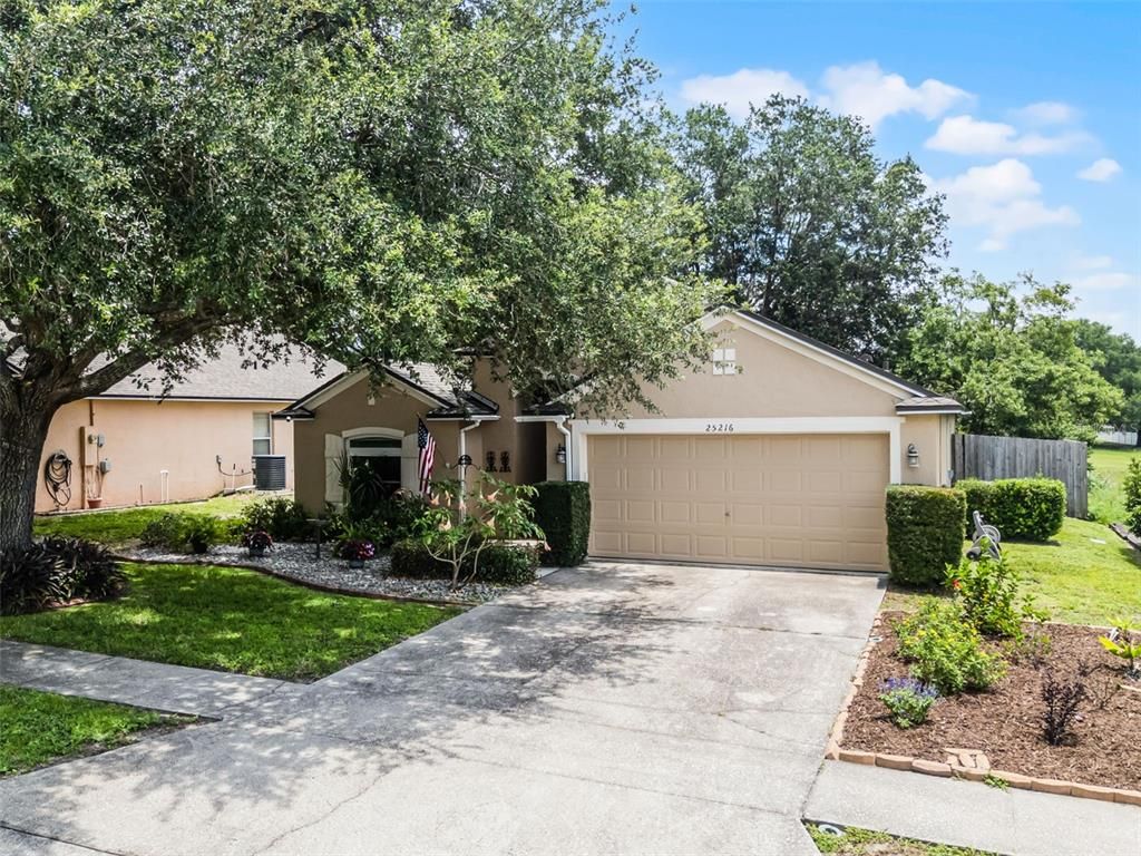 Attached, Exterior, Facade, Ranch