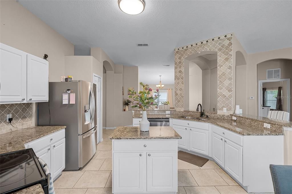 Chandelier, Interior, Kitchen