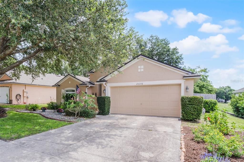 Attached, Exterior, Facade, Ranch