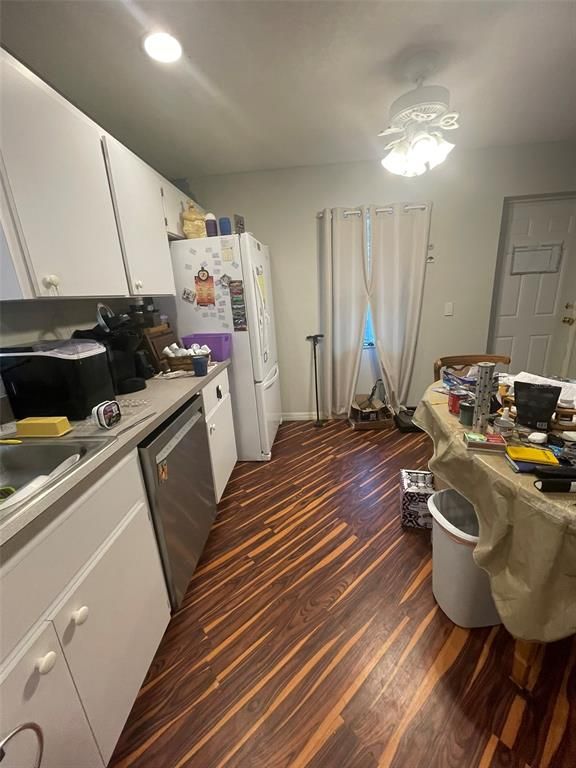 Dining room, Interior, Kitchen, Recessed Lighting, Wood Texture Flooring