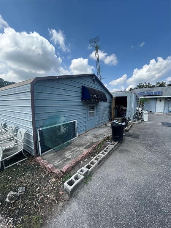 Backyard, Exterior