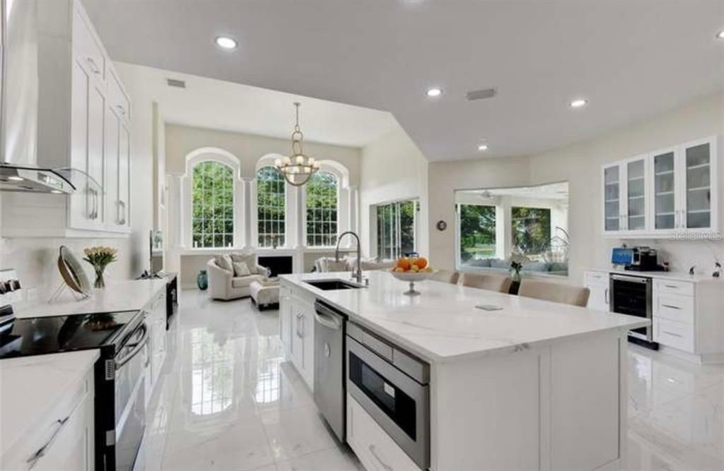 Chandelier, Interior, Kitchen, Living room, Recessed Lighting, Stainless Steel Appliances