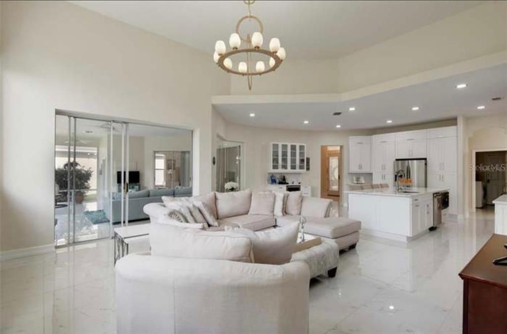 Chandelier, Interior, Kitchen, Living room, Marble, Recessed Lighting
