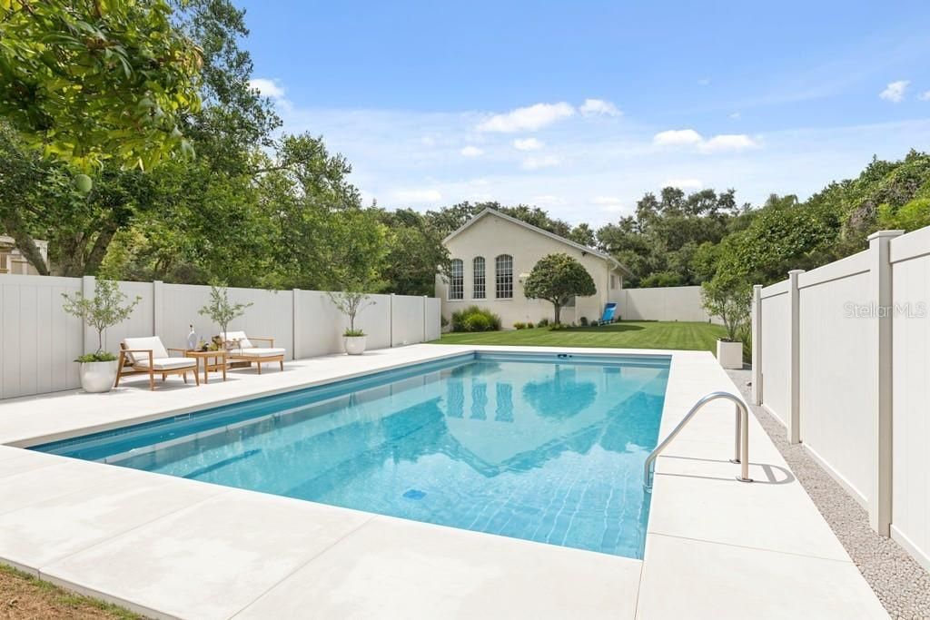 Exterior, Pool