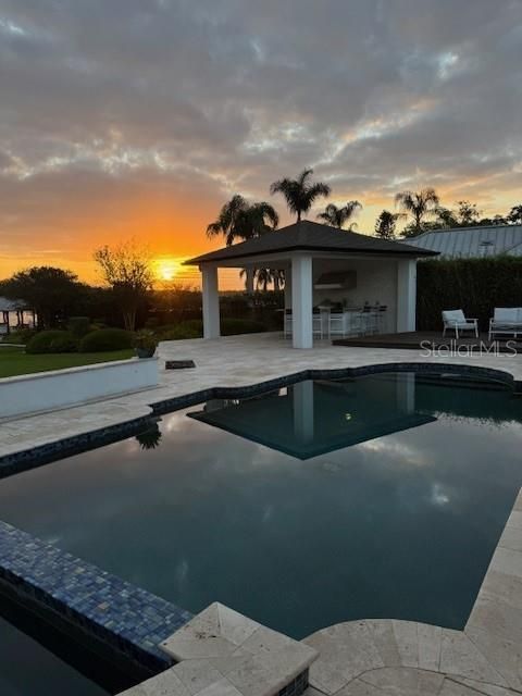Exterior, Pool
