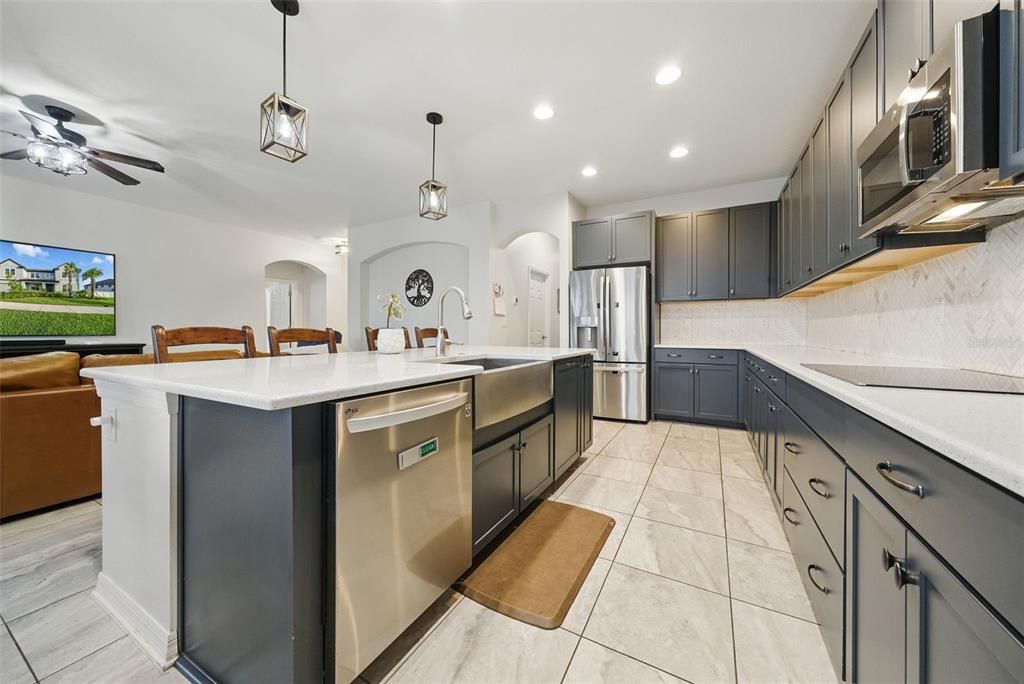 Dining room, Interior, Kitchen, Pendant Lights, Recessed Lighting, Stainless Steel Appliances