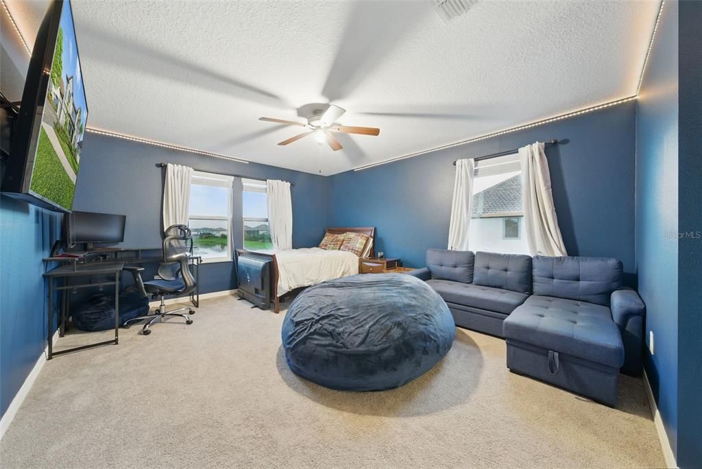 Home Office, Interior