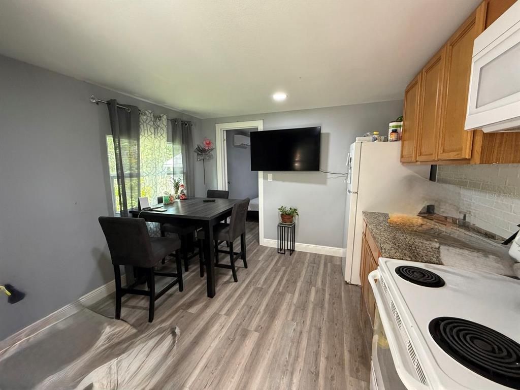 Dining room, Interior, Kitchen, Recessed Lighting, Wood Texture Flooring