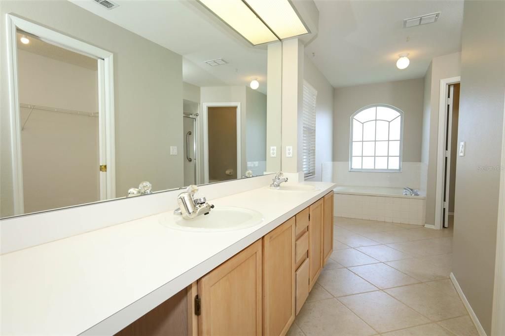 Bathroom, Dual Sink Vanities, Interior, Recessed Lighting