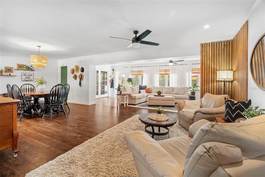 Chandelier, Dining room, Interior, Living room, Recessed Lighting, Wood Texture Flooring