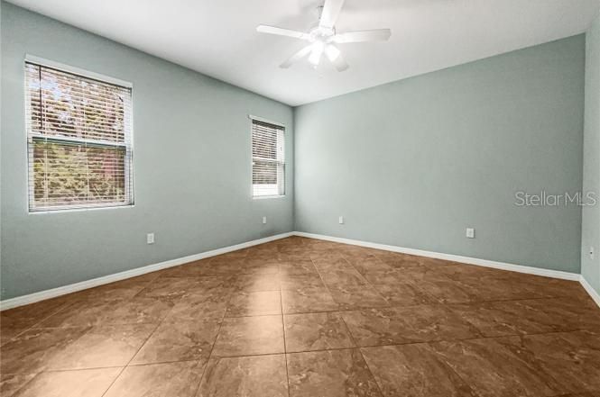 Empty room, Interior