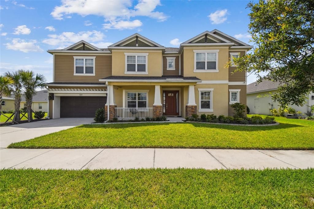Attached, Exterior, Facade, American Craftsman